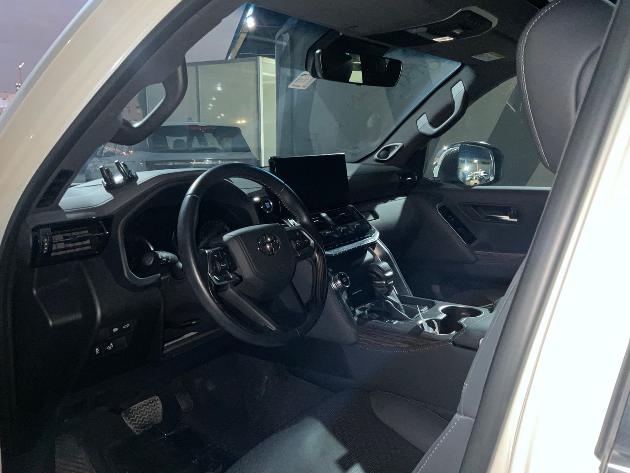 تويوتا لاند كروزر VXR | شامل الضمان | 0 ﺪﻔﻋﺓ ﺃﻮﻟﻯ