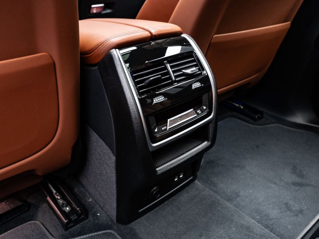 BMW X7 M60i XDRIVE BUY NOW, PAY 2027 | THE BLACKLINE STANDARD | BMW Warranty + Service Contract, GCC, LOW K