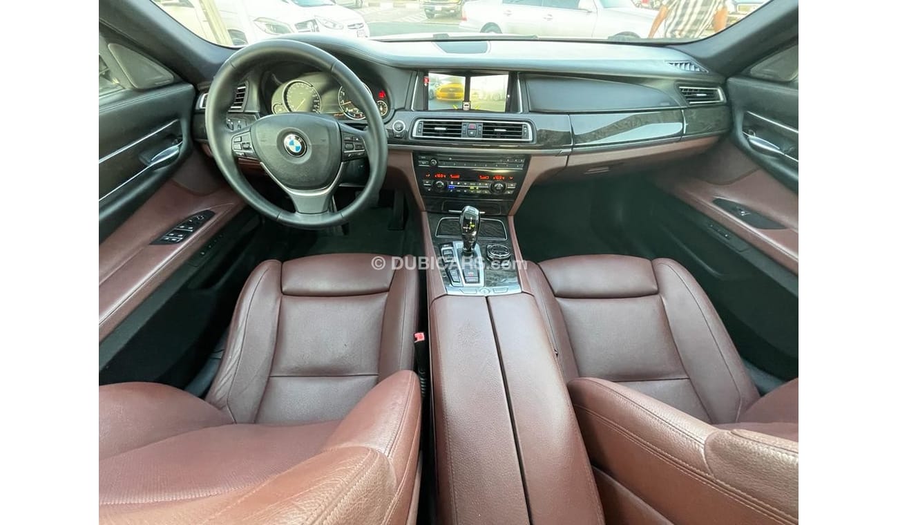 بي أم دبليو 750Li لاكجري