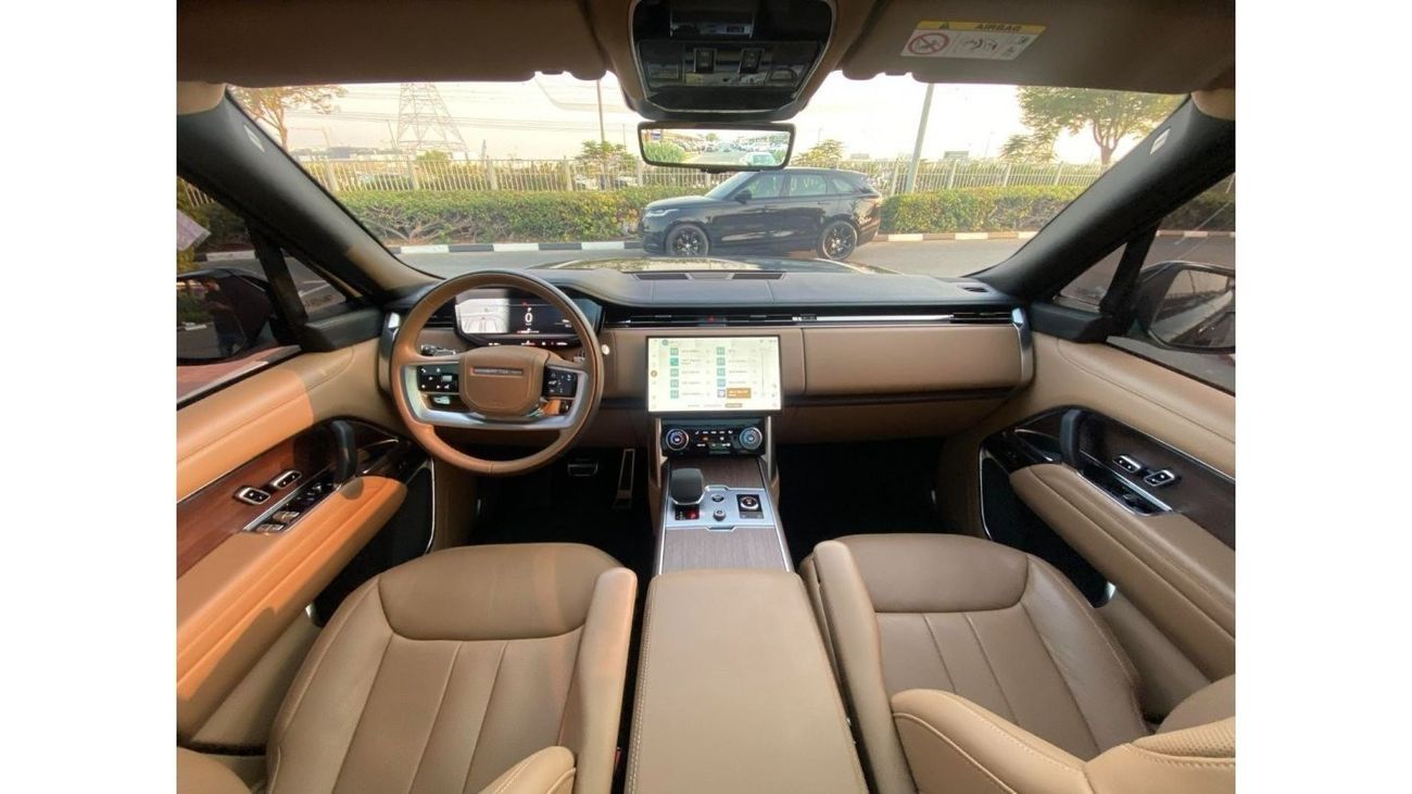 Land Rover Range Rover **2023** V6 P400 GCC SPEC UNDER WARRANTY AND SERVICE
