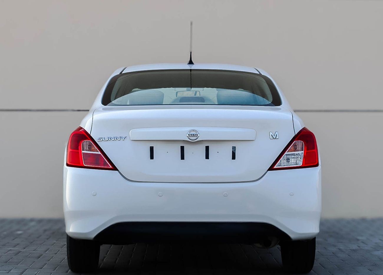 نيسان صني سيارة نيسان صني S (N18) موديل 2022، سيدان بأربعة أبواب، محرك بنزين 1.6 لتر، ناقل حركة أوتوماتيكي، دف