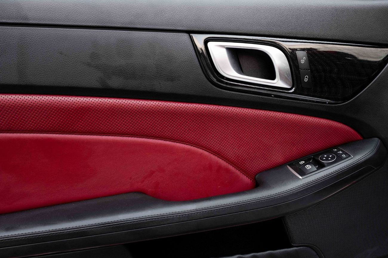 Mercedes-Benz SLK 200 200 | 2,019 P.M (4 Years)⁣ | 0% Downpayment | Pristine Condition!