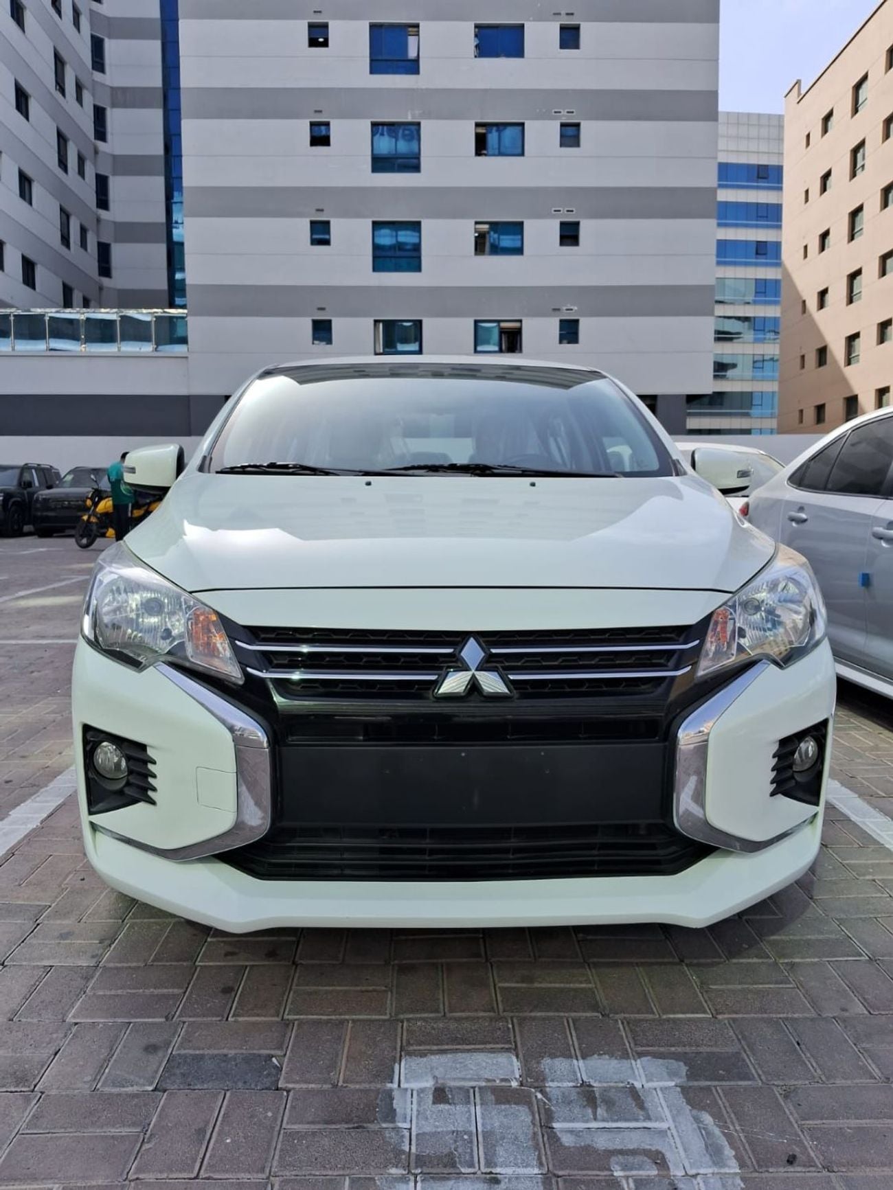 ميتسوبيشي اتراج GLX