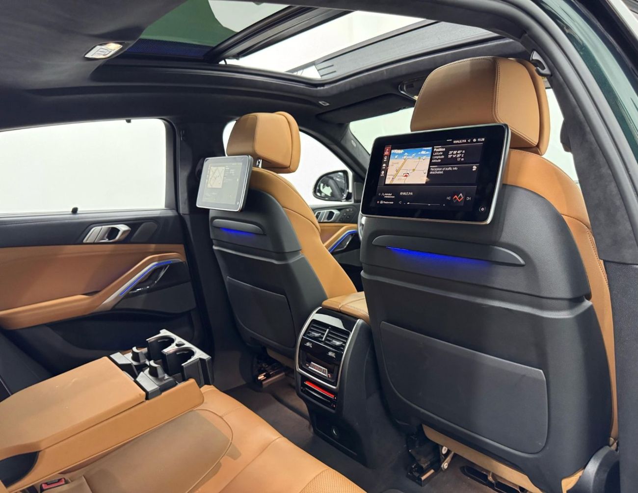 بي أم دبليو X6 M60i 4.4L  2022 BMW X6 M60i M-Sport, 2025 BMW Warranty + Service Pack, Full Options, Very Low Kms, G