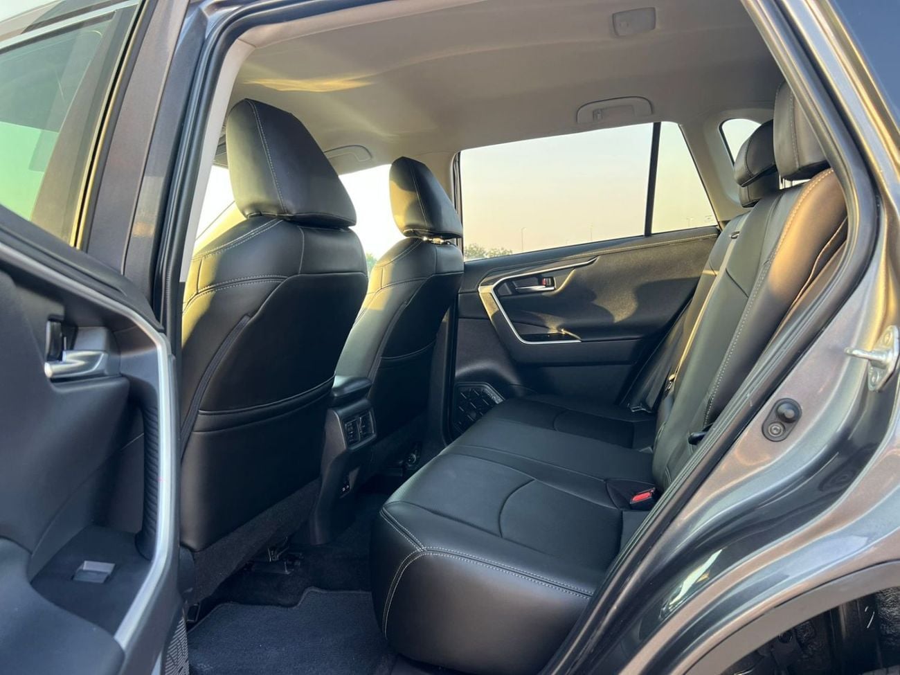 Toyota RAV4 2023 Toyota Rav4 XLE Full Option 2.5L V4 - Rear Camera & Sensor - Leather Seat - AWD 4x4 - Push Star