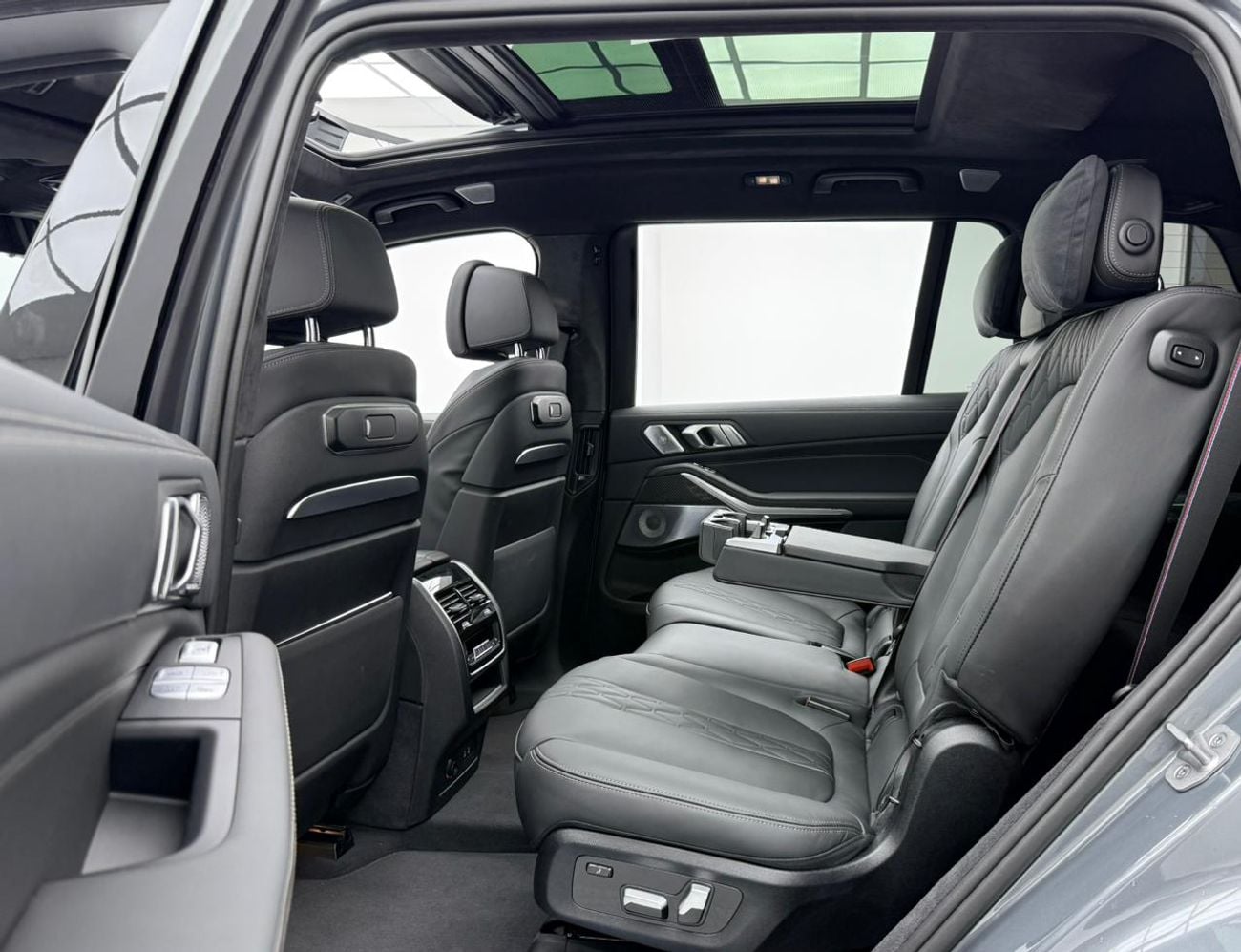 BMW X7 M60i XDRIVE 2025 BMW X7 M60i, BMW Warranty+Service Contract+Full Service History, GCC Specs