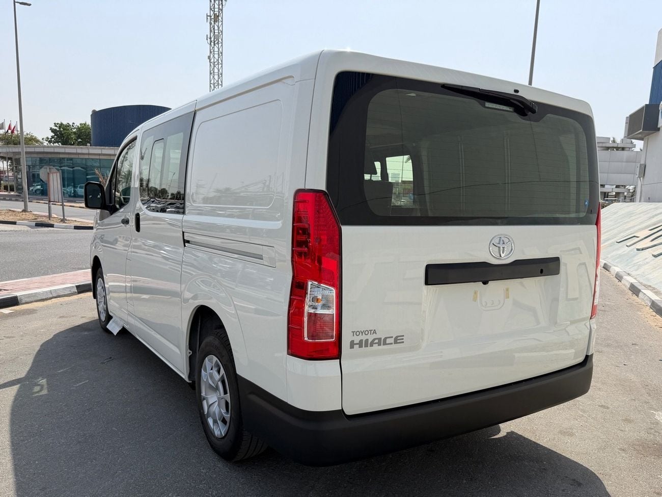 Toyota Hiace GL TOYOTA HIACE 6 SEATER GLASS VAN