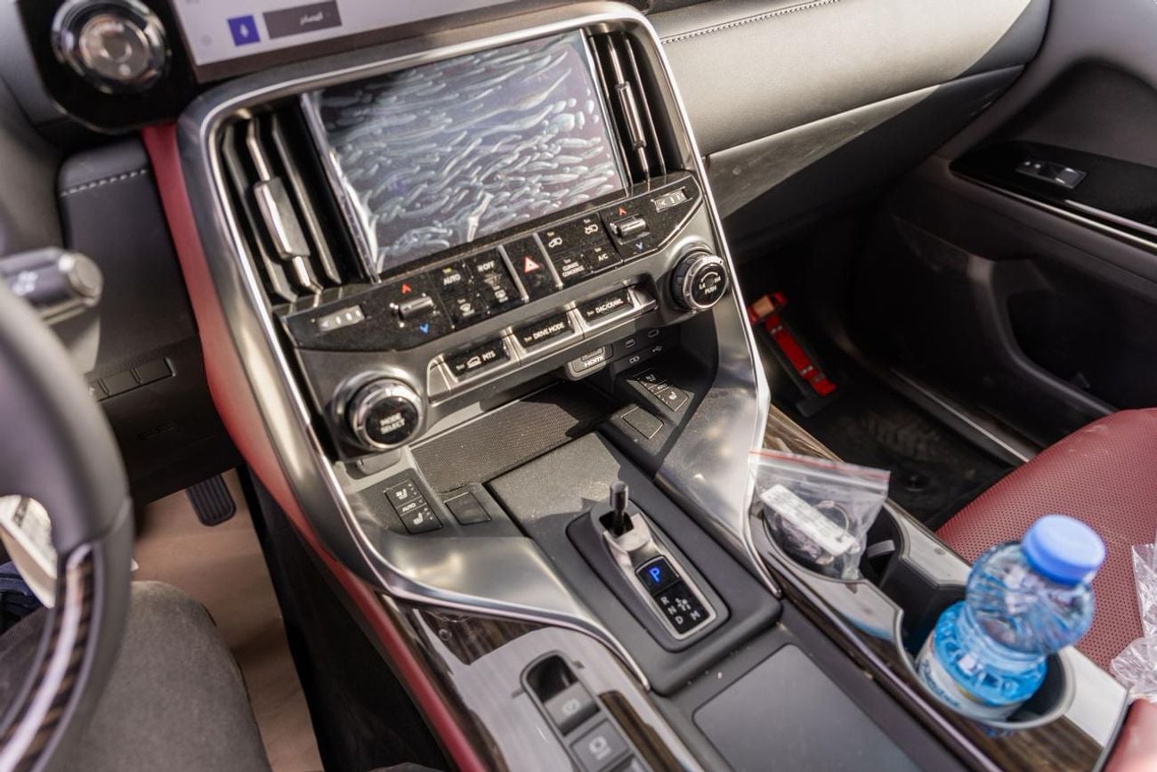 Lexus LX 700h 2025 LEXUS LX700h 3.5L TURBOSPORT HYBRID WHITE / MAROON