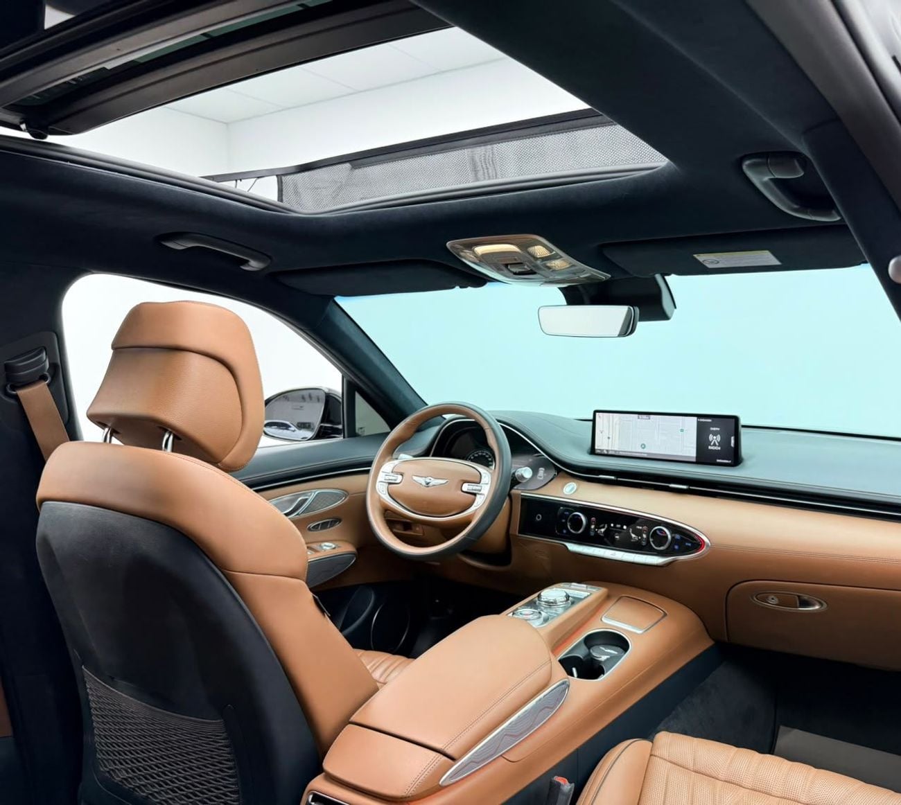 Genesis GV70 PRESTIGE 2023 Genesis GV70 Platinum Sport, 1 Year Unlimited Kilometer Warranty, GCC Specs.