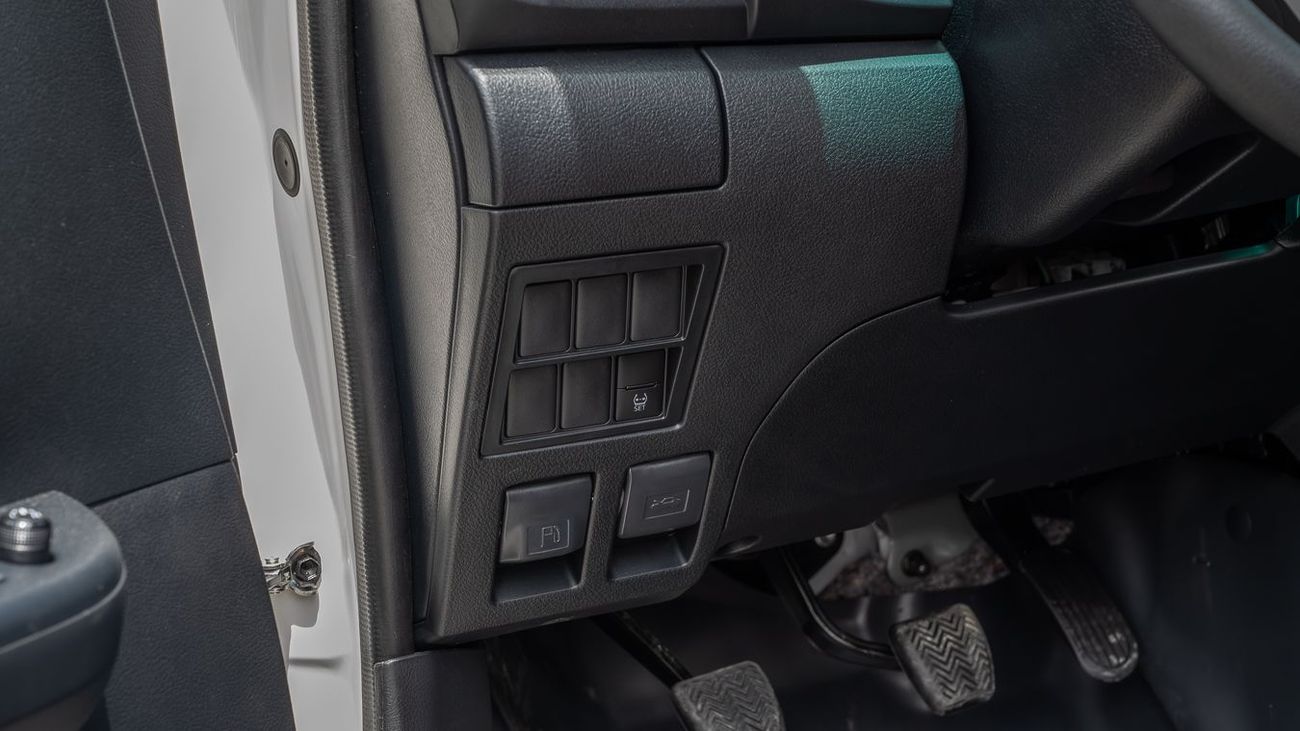 تويوتا هيلوكس TOYOTA HILUX 2.4 SINGLE CABIN BASIC 4X4 MT -2026YM