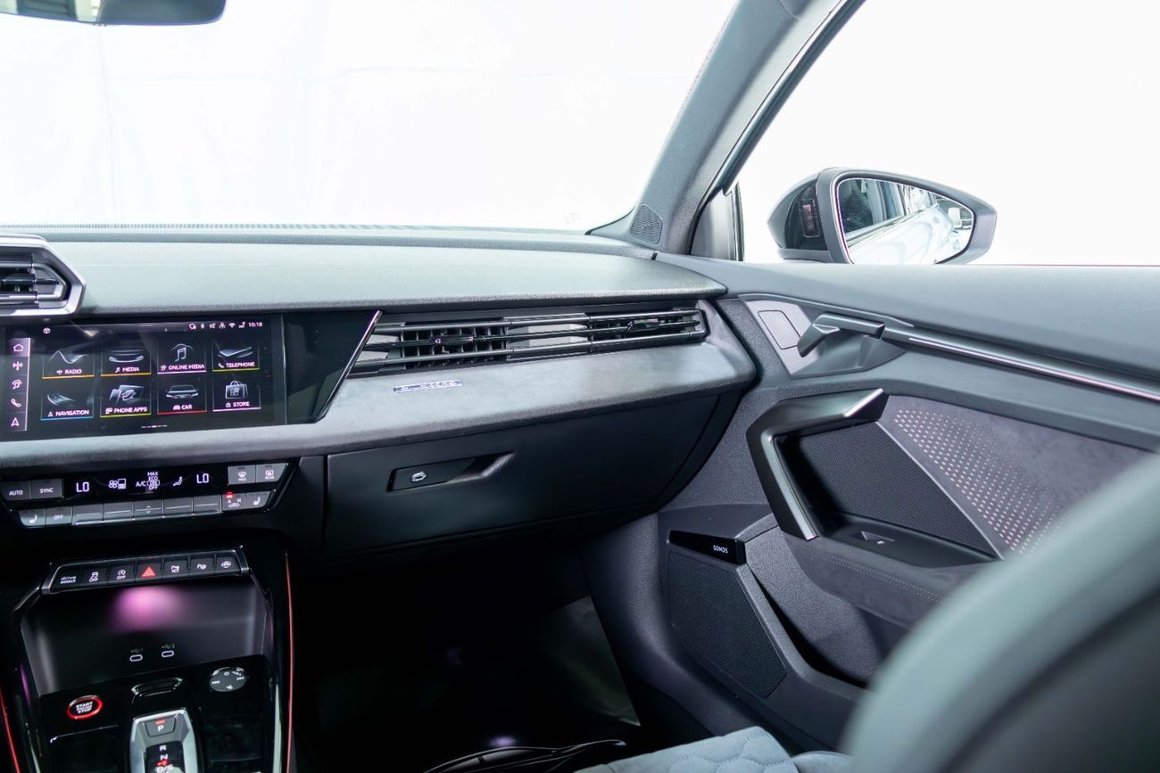 أودي RS3 TFSI quattro 2.5L Sportback