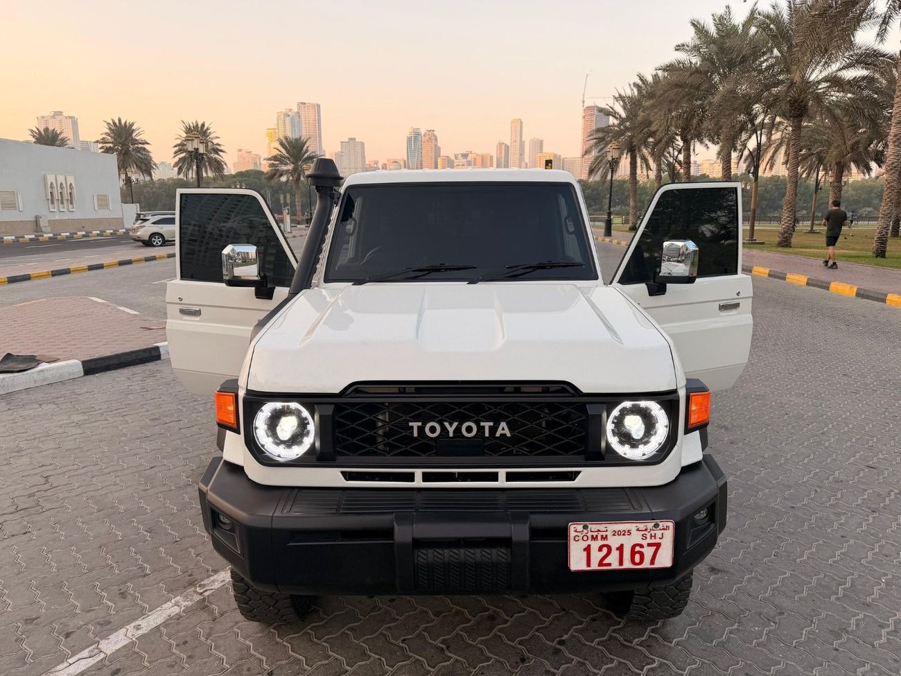 تويوتا لاند كروزر بيك آب GXL V8 Turbo Diesel Right Hand Drive