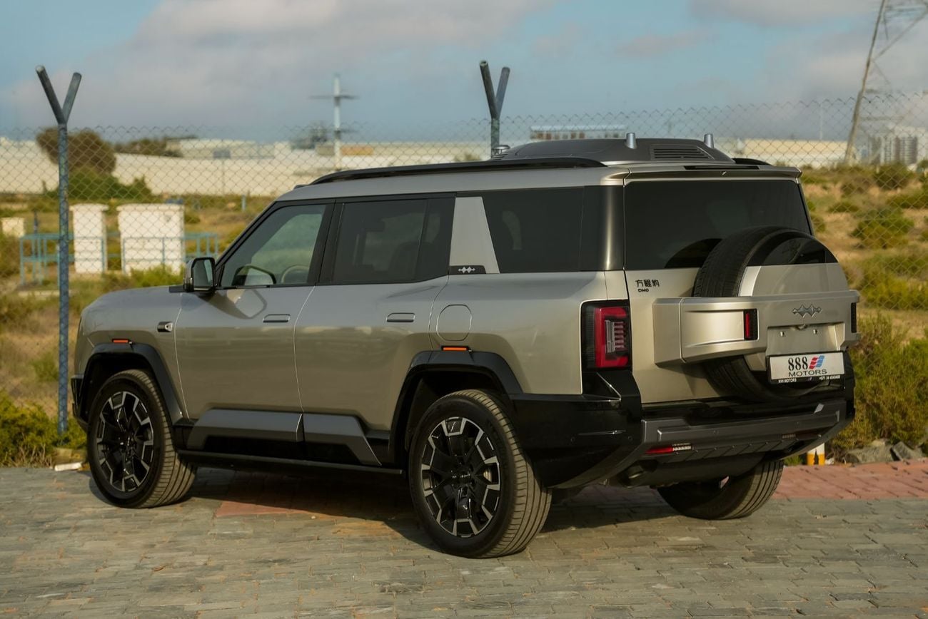 BYD Leopard 8 2025 BYD Leopard 8 with drone plug in Hybrid 2.0L 7 seater 0KM