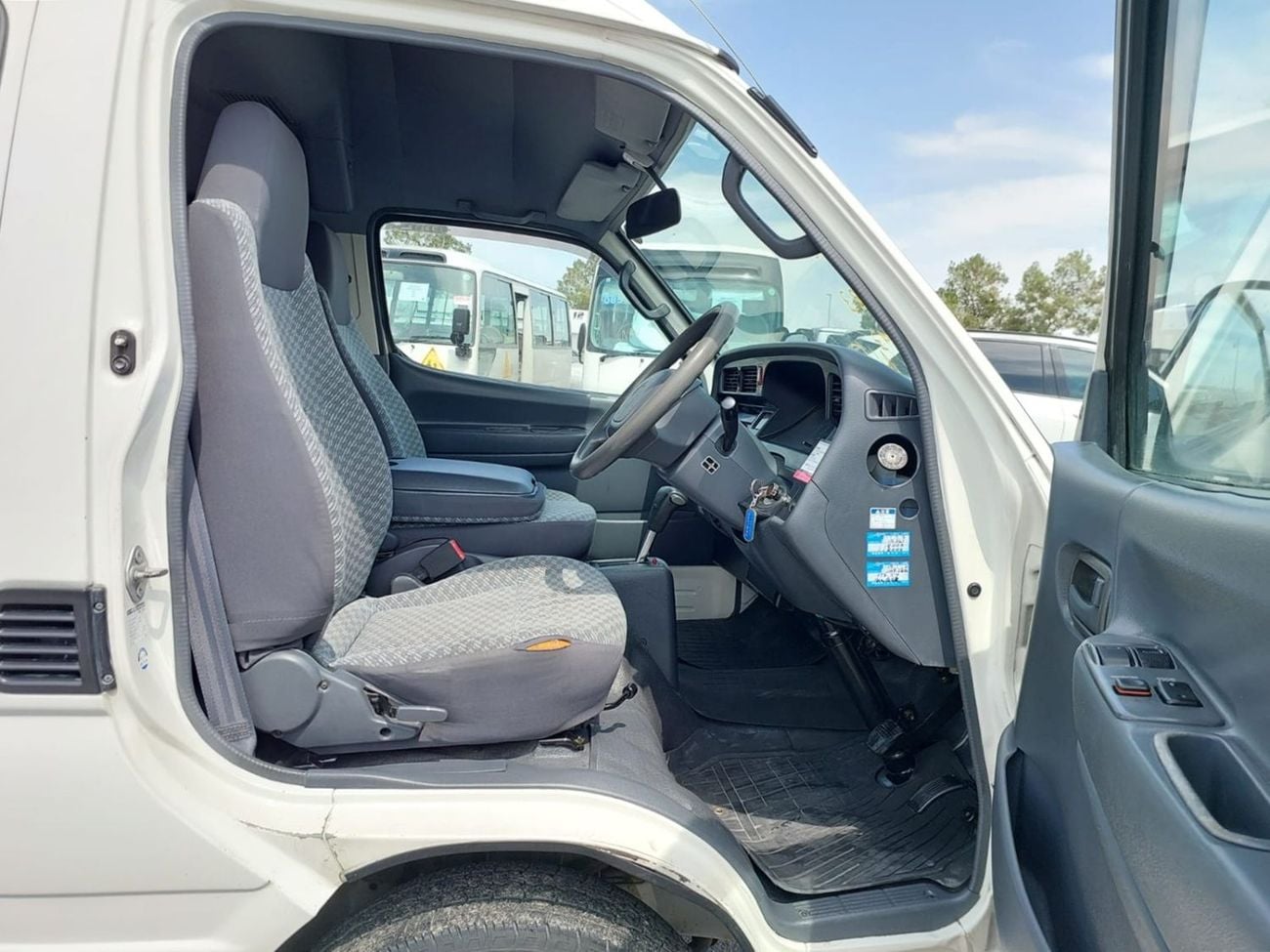 Toyota Hiace (RAMADAN OFFER) TOYOTA HIACE VAN RHD 2003 MODEL 2.4 L PETROL AUTOMATIC(PM02943)