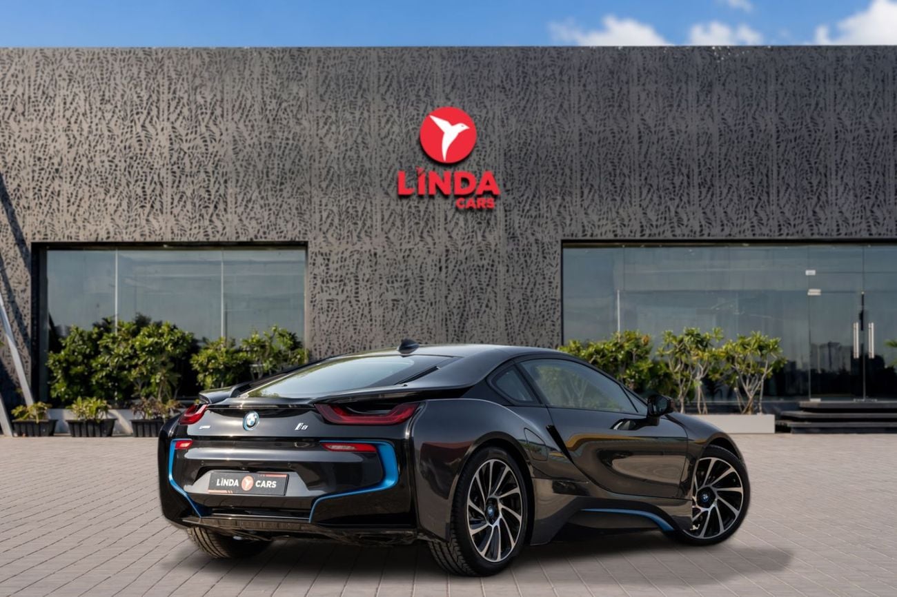 BMW i8 STD (1.5L · 3 Cyl · Automatic · Hybrid · Coupe · All Wheel Drive · 4 Seats · 2 Door) BMW i8 eDrive 2016 GCC