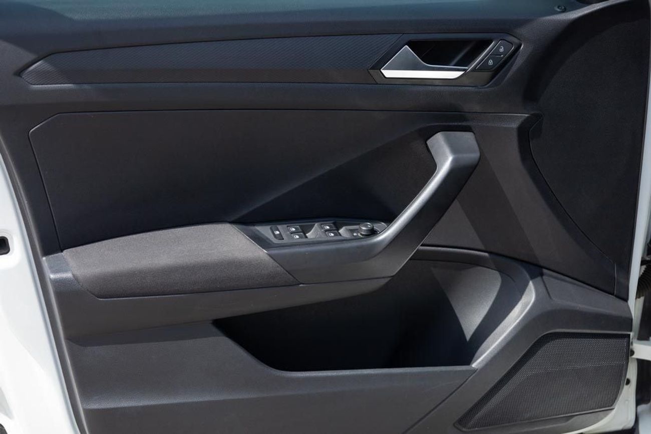 فولكس واجن T ROC Life 1.4L Volkswagen T-Roc 2022 GCC under Warranty with Flexible Down-Payment.