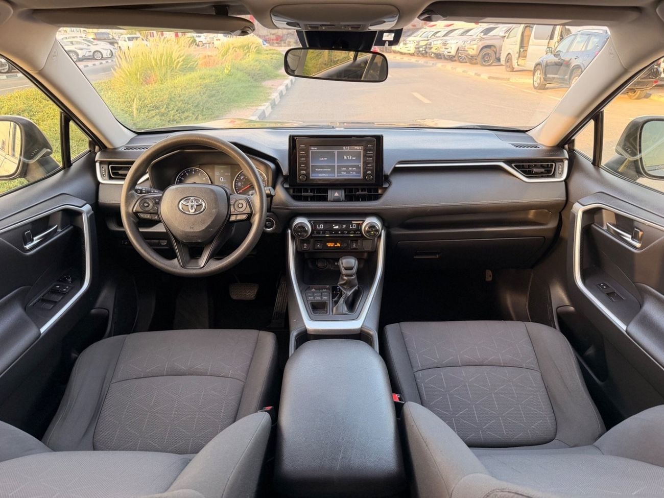 تويوتا راف ٤ XLE 4x4 Drive Full option/ sunroof, push start
