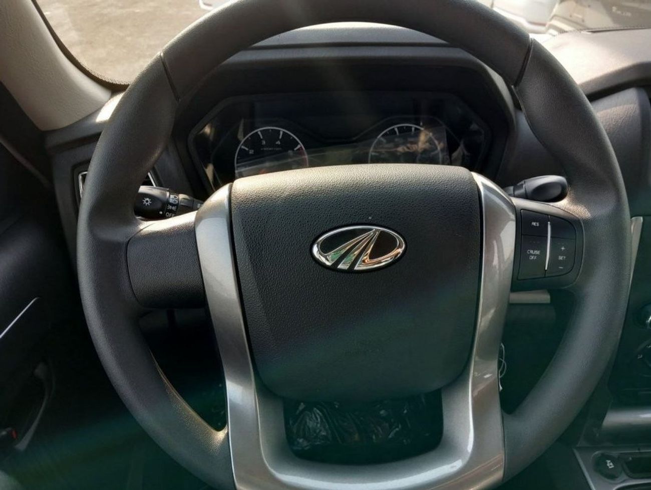 Mahindra Pik Up 2.2L DIESEL S6 4X4 MANUAL TRANSMISSION DOUBLE CABIN PICKUP(FOR EXPORT)