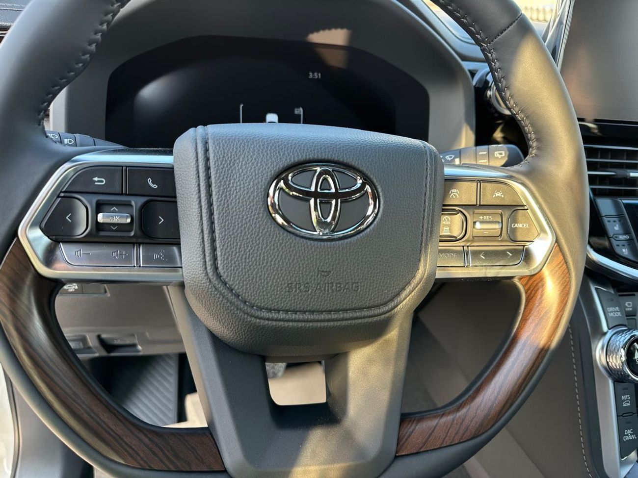 تويوتا لاند كروزر Toyota Land Cruiser VX 3.5L 2026 TT With Radar (Export Only)