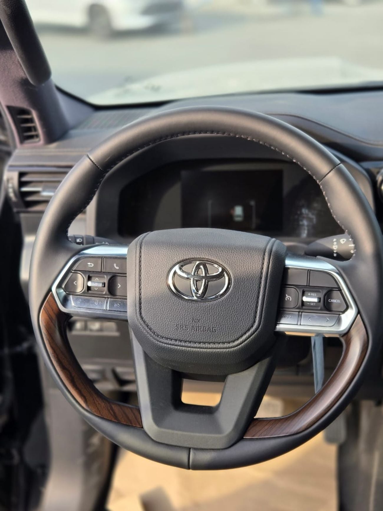 Toyota Land Cruiser GXR PETROL A/T 7 SEATER