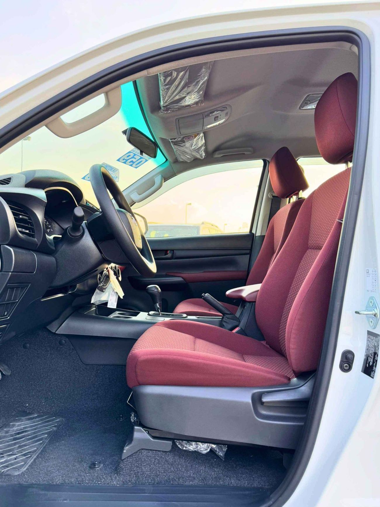 Toyota Hilux BASIC DOUBLE CABIN / 2.4L DIESEL A/T / CHROME HANDLE & REAL CHROME BUMPER (CODE # HD) *RAMADAN OFFER