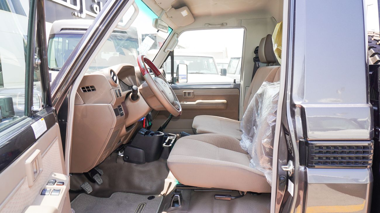 Toyota Land Cruiser Pick Up 4.0L V6 Single Cabin M/T