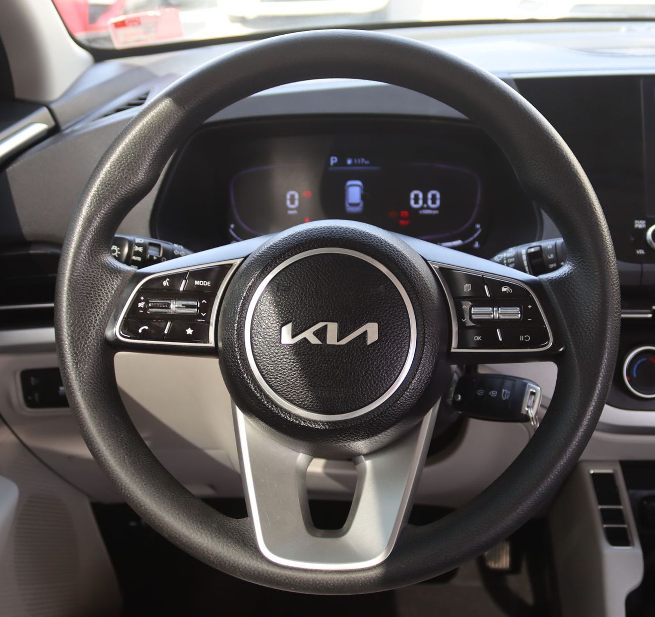 Kia Carens LX Smartstream 1.5L A/T -KIA CARENS 2023 - GCC - 4(V) -1.5L Accident-free -7 Seats -In excellent con