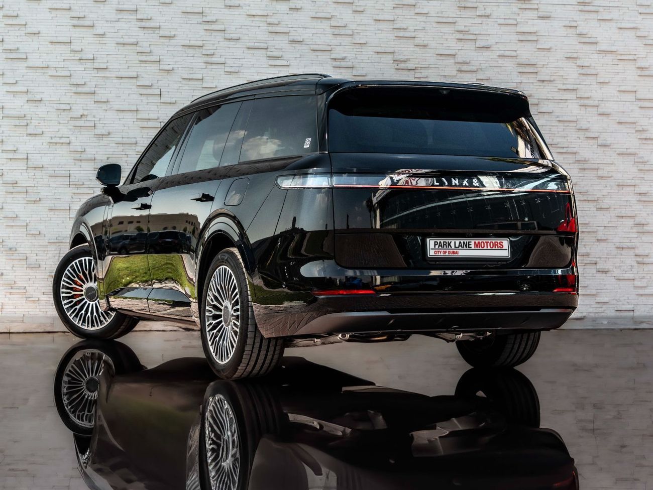 Lynk & Co 900 TRI-MOTOR EDITION