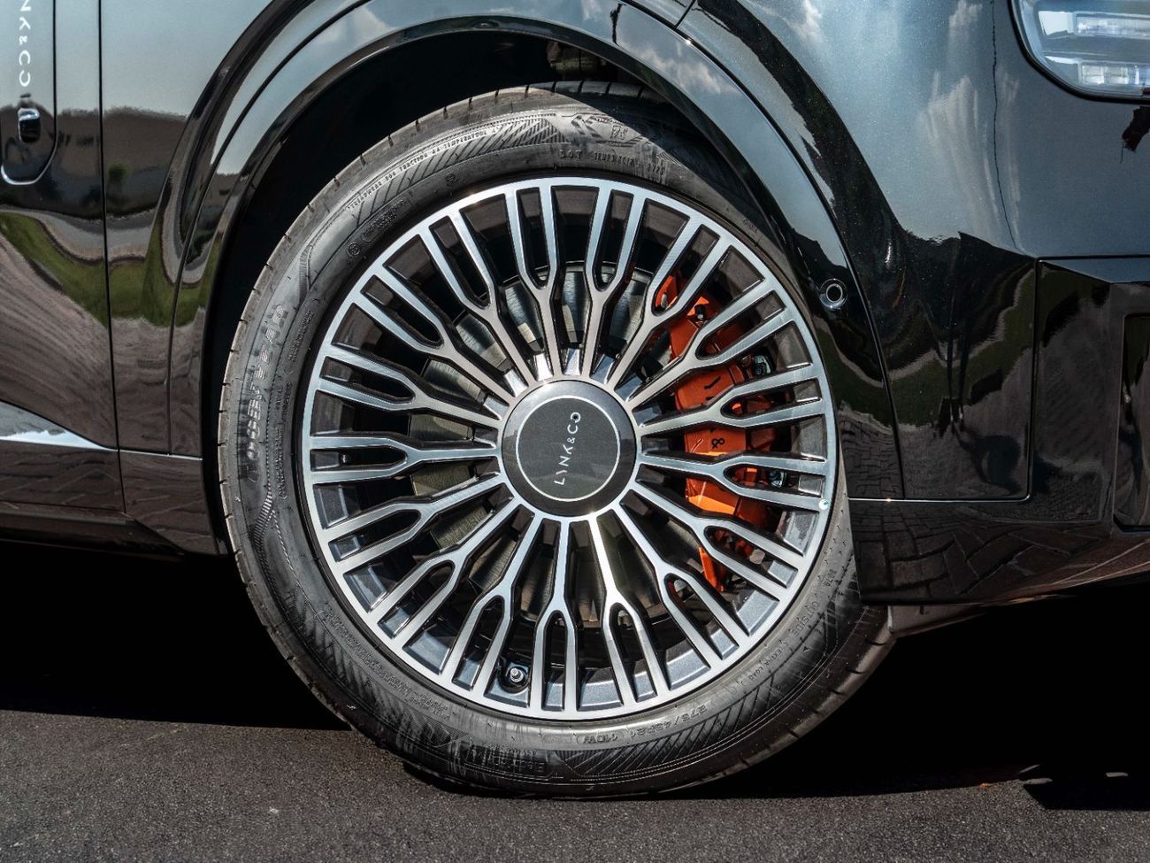 Lynk & Co 900 TRI-MOTOR EDITION