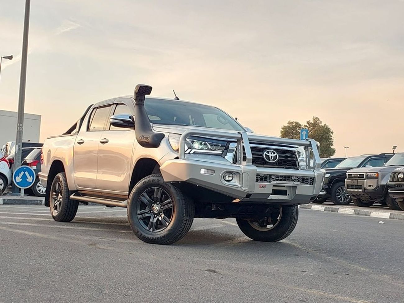 Toyota Hilux TOYOTA HILUX PICKUP RHD 2017 MODEL 2.8 L DIESEL AUTOMATIC(PM94124)