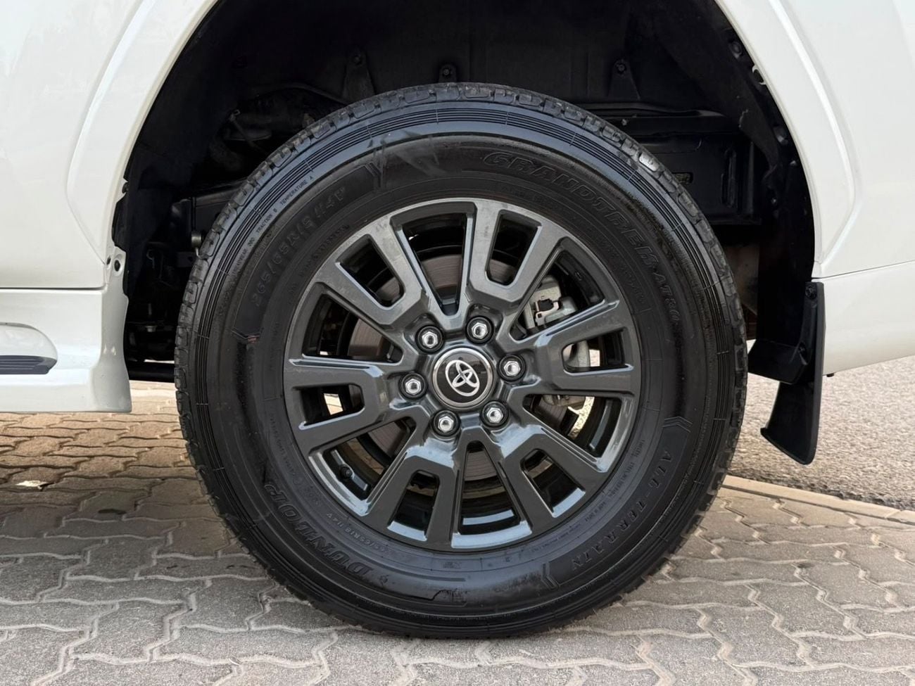 تويوتا لاند كروزر VXR