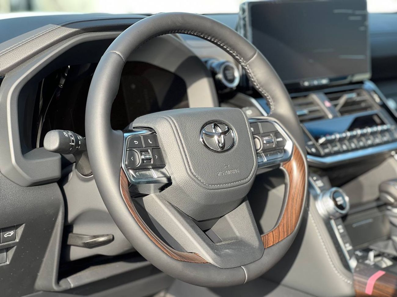 Toyota Land Cruiser GXR 3.5L PTR A/T // 2026 // HIGH OPTION WITH RADAR , LEATHER & POWER SEATS , DVD & BACK CAMERA // SP