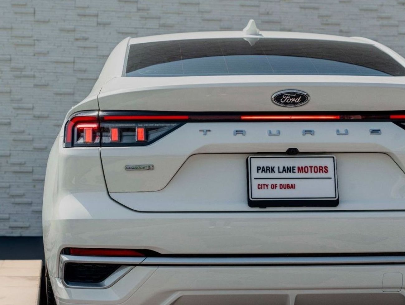 Ford Taurus AED 1,730 PM • TAURUS AMBIENT • ONLY 10,000 KMS • OFFICIAL FORD WARRANTY AND SERVICE CONTRACT