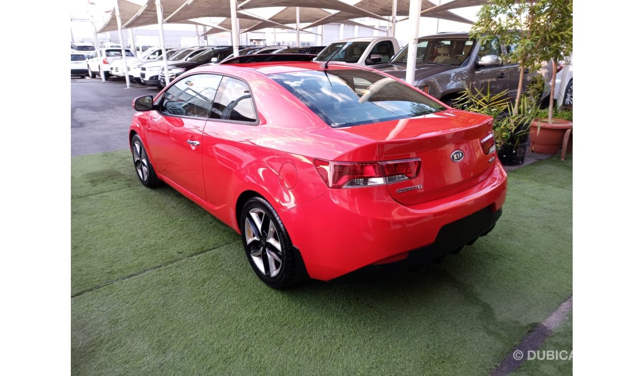 Kia Cerato Gulf model 2013 coupe number one hatch control stabilizer in excellent condition, you do not need an