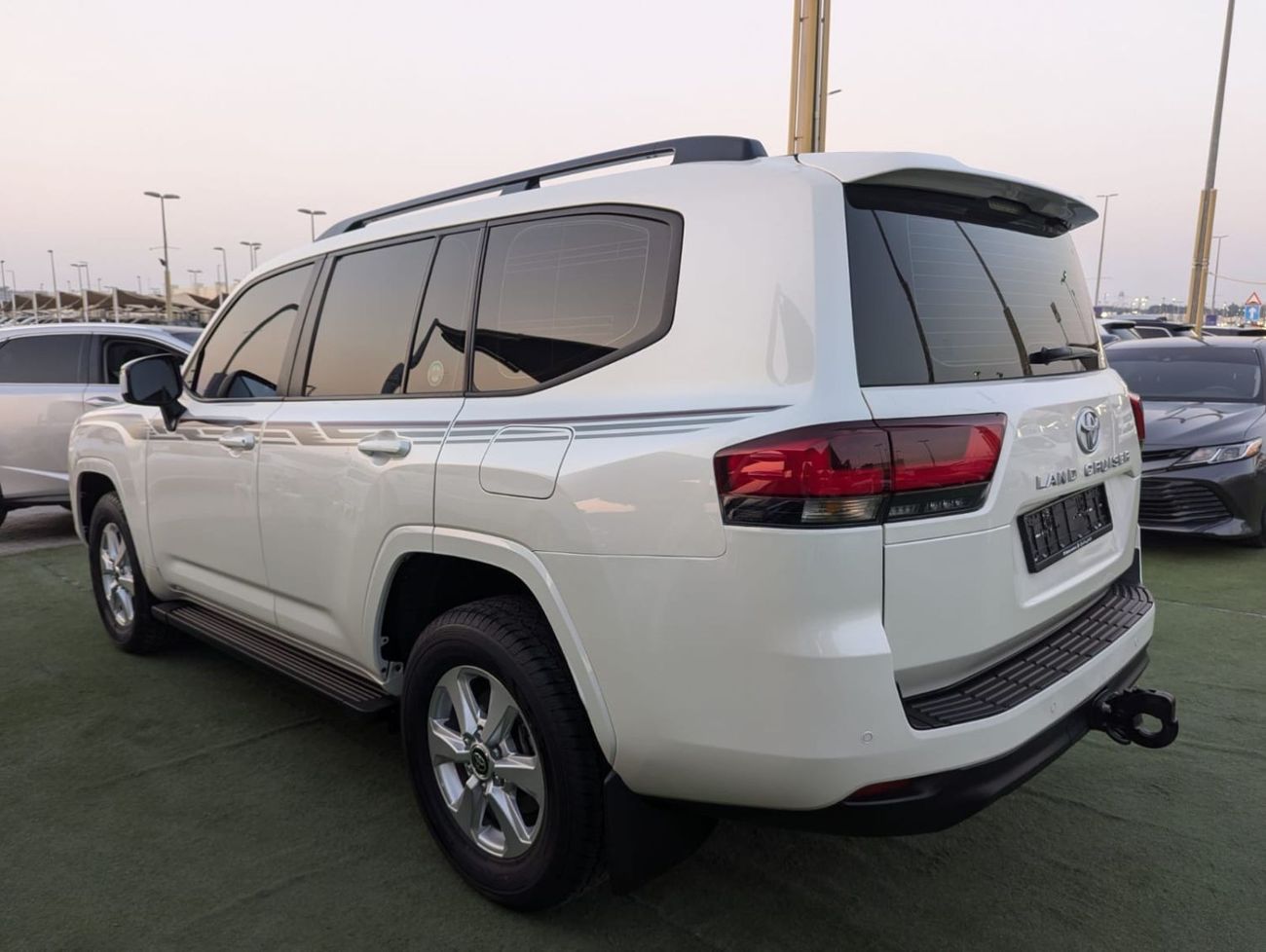 Toyota Land Cruiser GXR 4.0L Toyota land Cruiser 2023 GXR V6 4.0L clean car without accident without paint available in