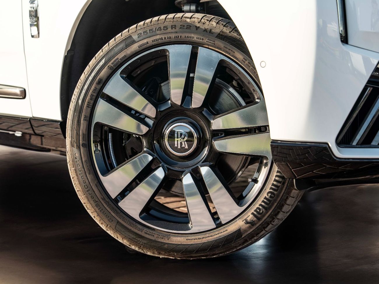 Rolls-Royce Cullinan Silver Badge