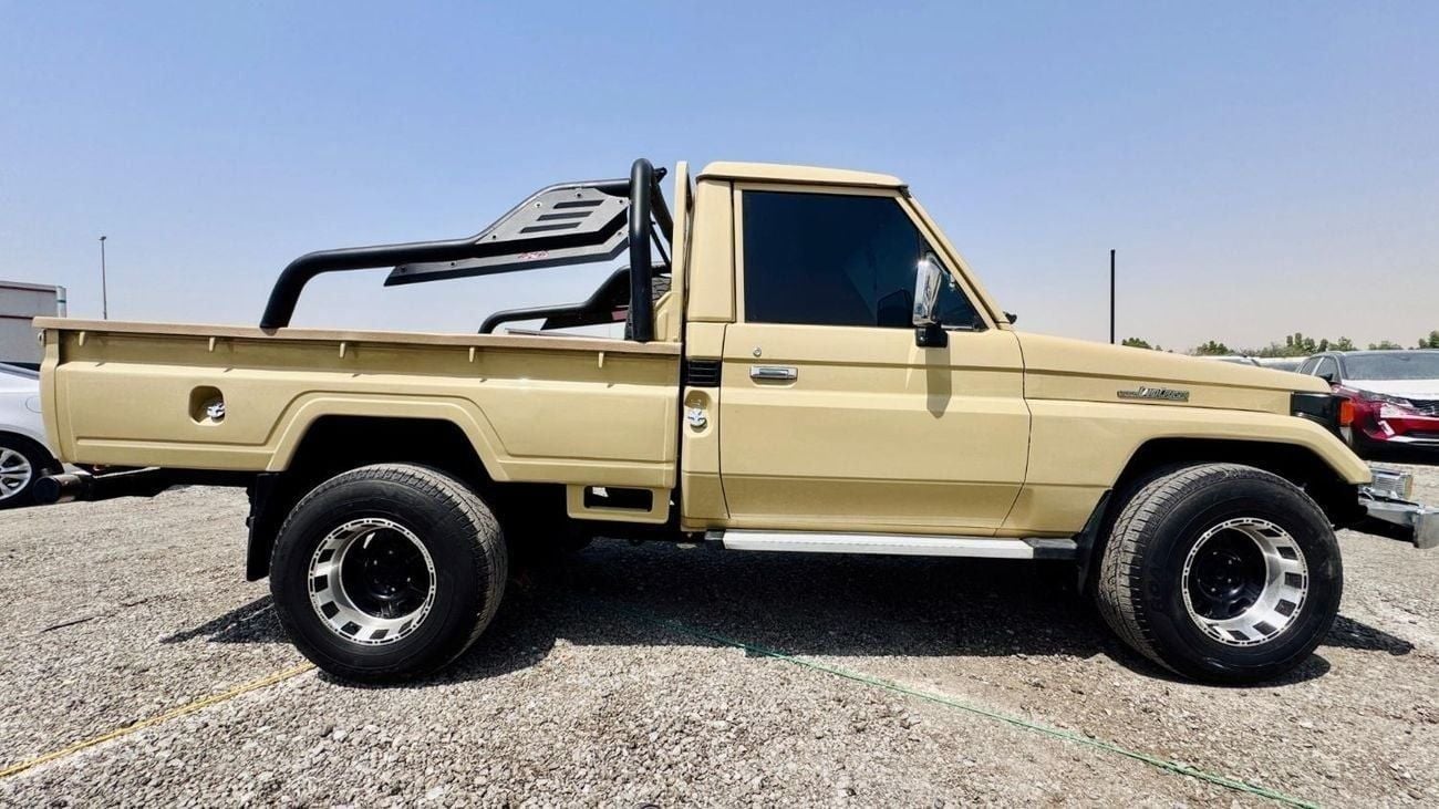 Toyota Land Cruiser Pick Up SINGLE CABIN | MANUAL TRANSMISSION | LHD | 4.5L PETROL ENGINE | 1995 | 4 X 4 | SPORTS BAR