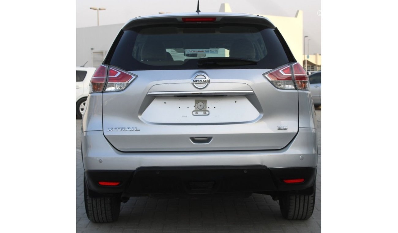 Nissan X-Trail Nissan x trill GCC silver excellent condition without accident