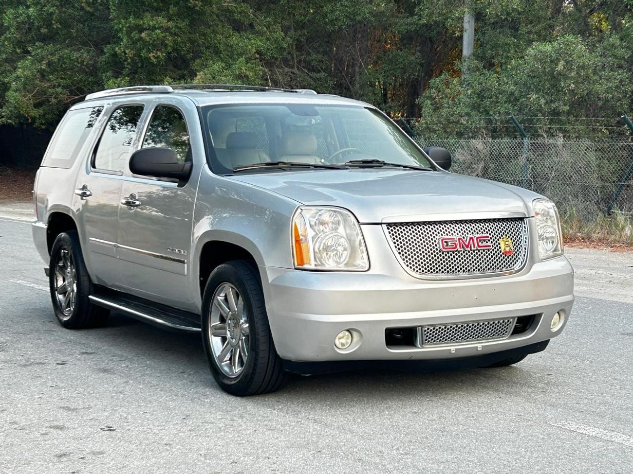 GMC Yukon Denali 6.2L (9 Seater)