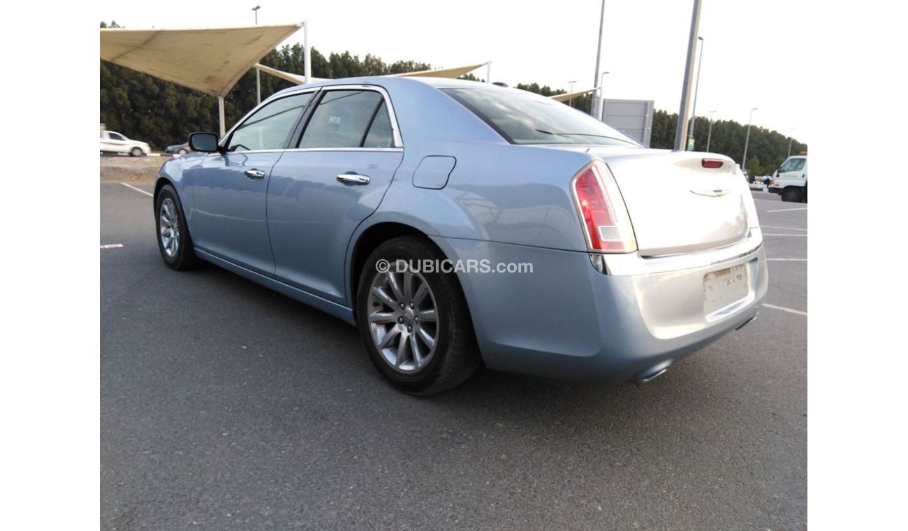 كرايسلر 300C كرايزلر موديل 2012 بحالة ممتازة جدا كامل الموصفات للبيع