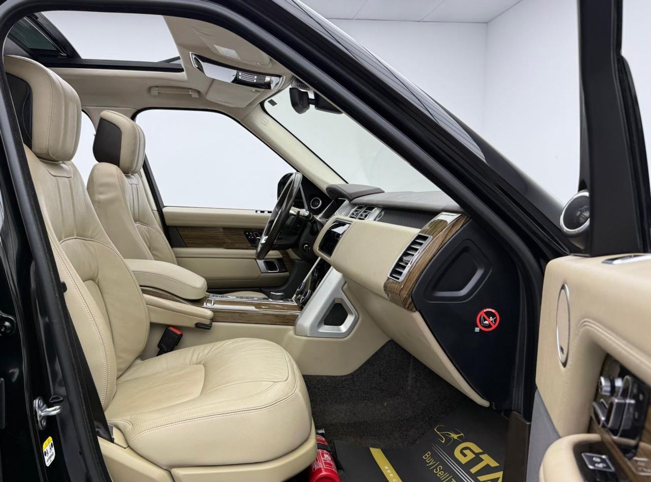 لاند روفر رينج روفر HSE 3.0L (380 HP) 2019 Range Rover Vogue HSE, Warranty, Full Service History, Fully Loaded, Excellen