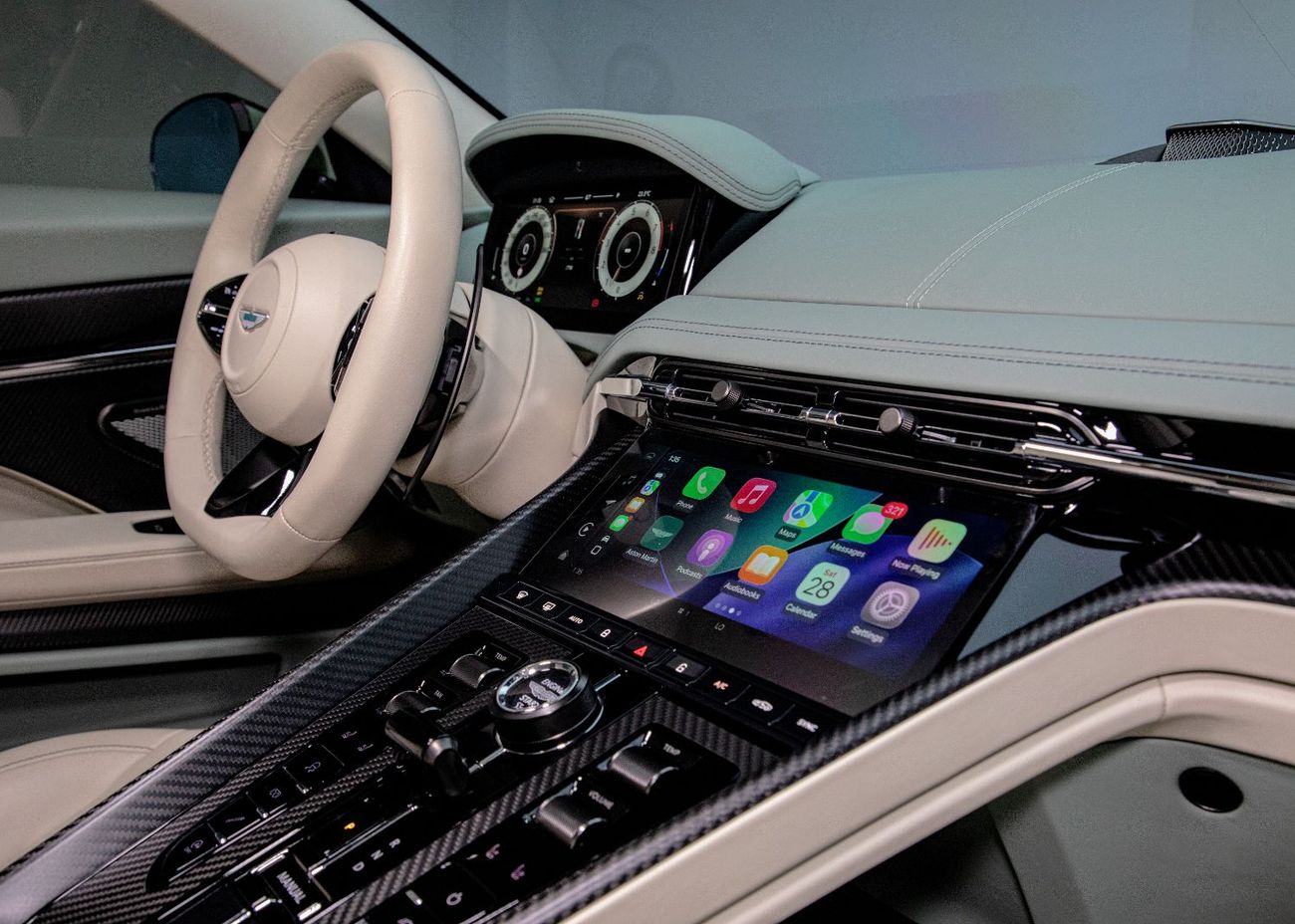 أستون مارتن DB12