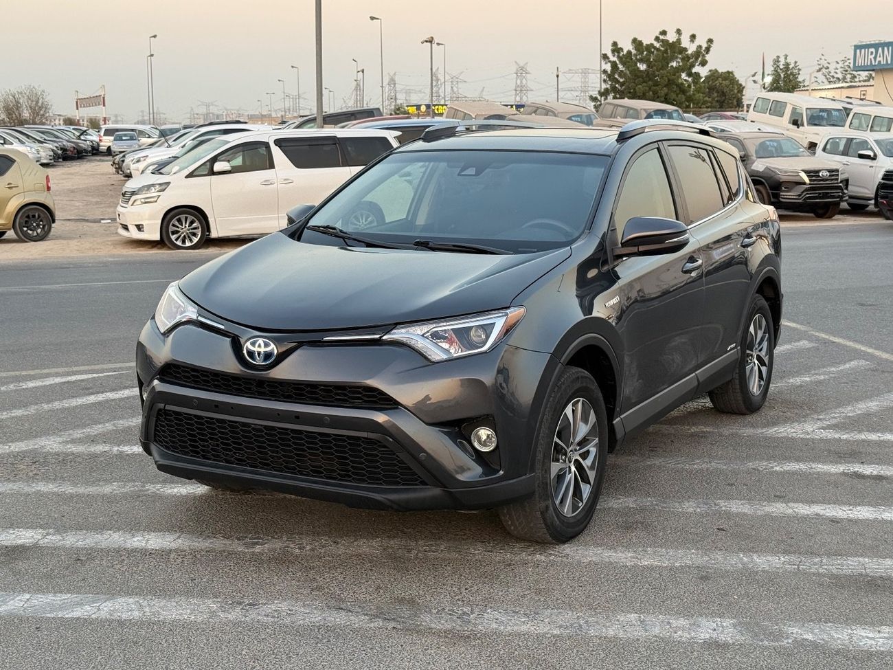 تويوتا راف ٤ 2018 TOYOTA RAV4 XLE HYBRID 4x4 FULL OPTIONS IMPORTED FROM USA
