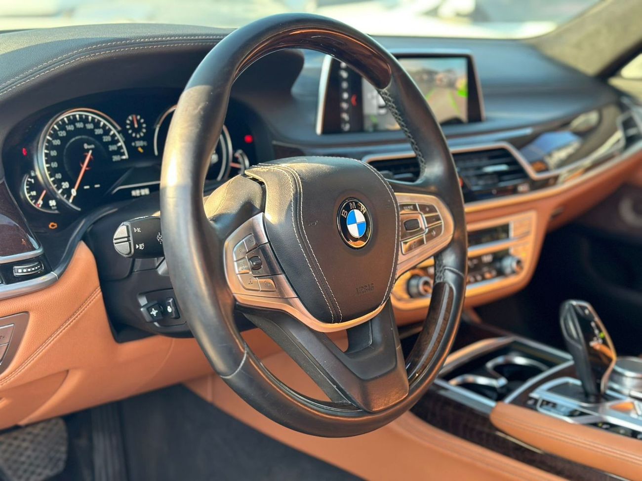 BMW 750Li xDrive 4.4L (530 HP)