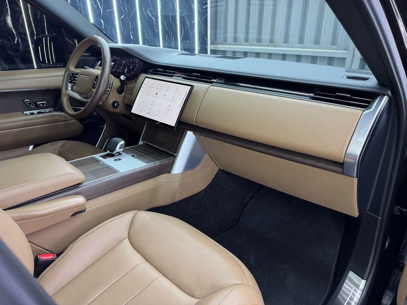لاند روفر رينج روفر AUTOBIOGRAPHY LWB P530 TWIN TURBO |LWB | FLAGSHIP LUXURY |GCC | AL TAYER  WARRANTY  & SERVICE2029
