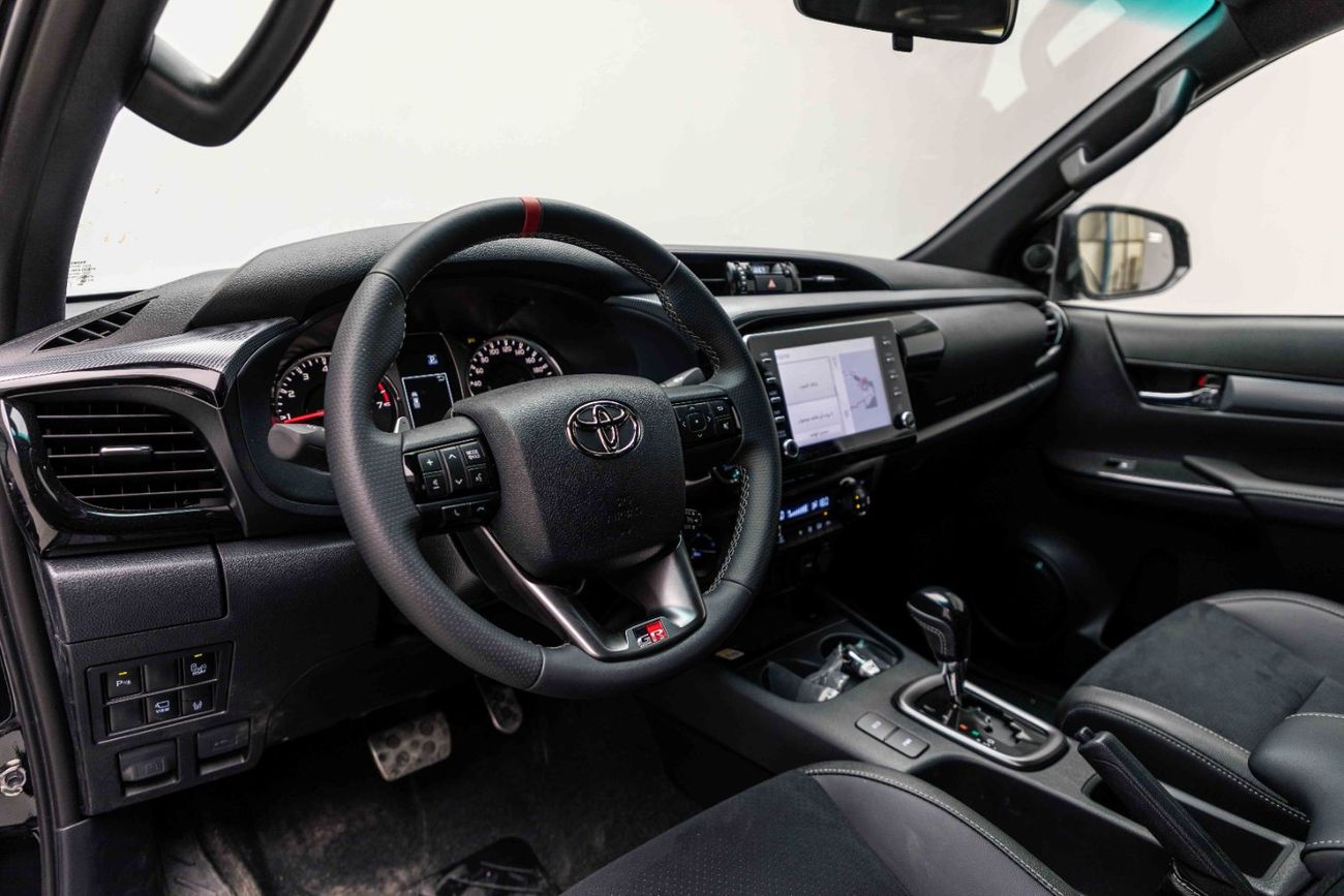 تويوتا هيلوكس 4.0L - Attitude Black Inside GR-S White | Export Only