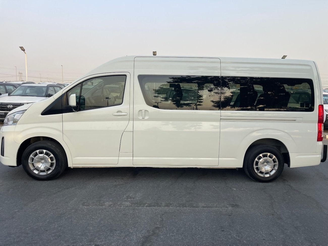 تويوتا هاياس DLS - STD ROOF High Roof Commuter 2.8L A/T