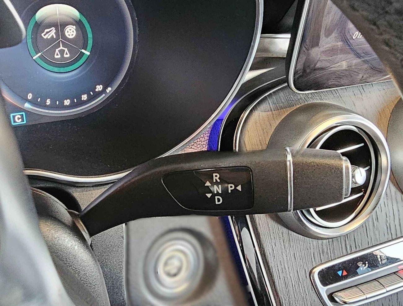 مرسيدس بنز C 300 / ECO TURBO V4 / COUPE / MOON ROOF/ 1343 MONTHLY / LOT#06911