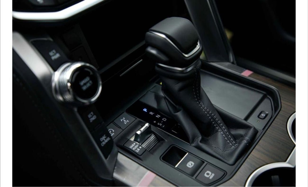 تويوتا لاند كروزر Toyota Land Cruiser GXR is a 7-seater, 4WD SUV with a 4.0L