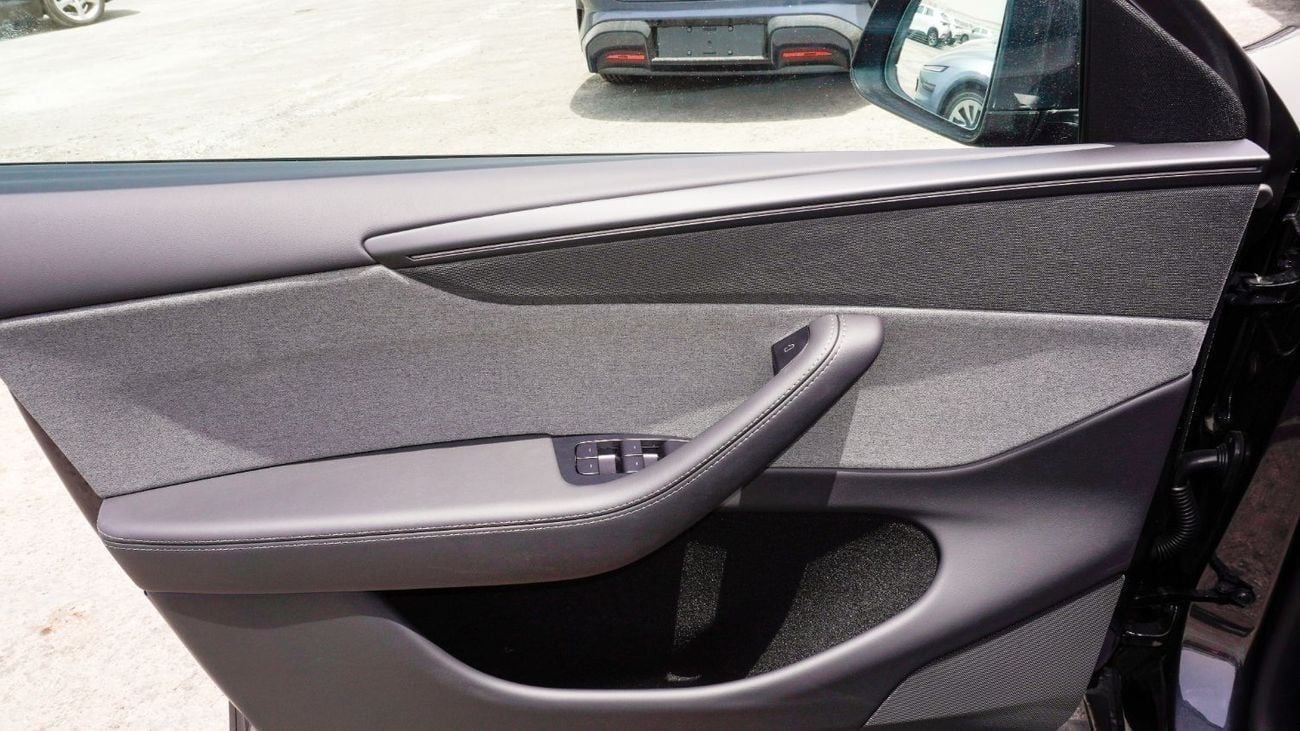 Tesla Model Y Real-Wheel Drive || Standard Range || 0 KM